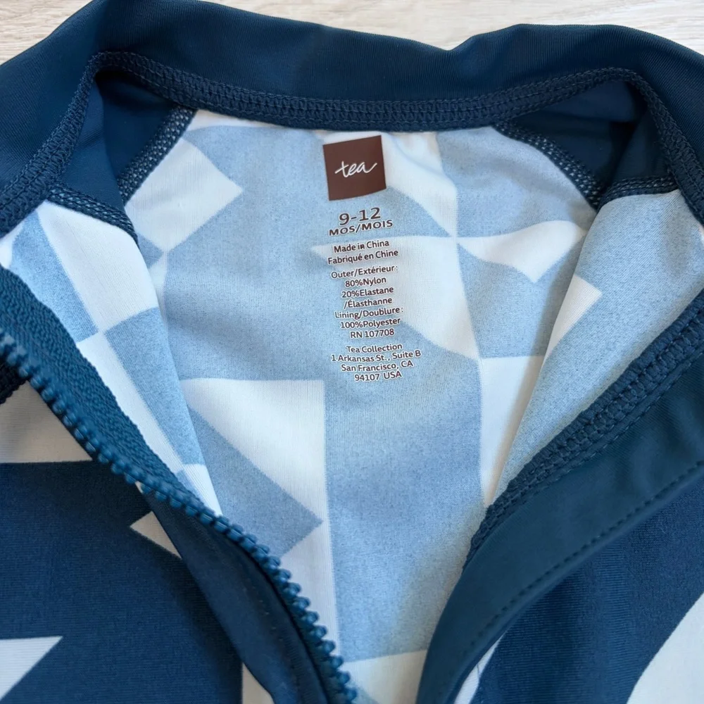 Tea Collection Rash Guard Swimsuit - Picture 3 of 4